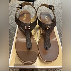 New Michael Kors Laney thong size 8 1/2 medium